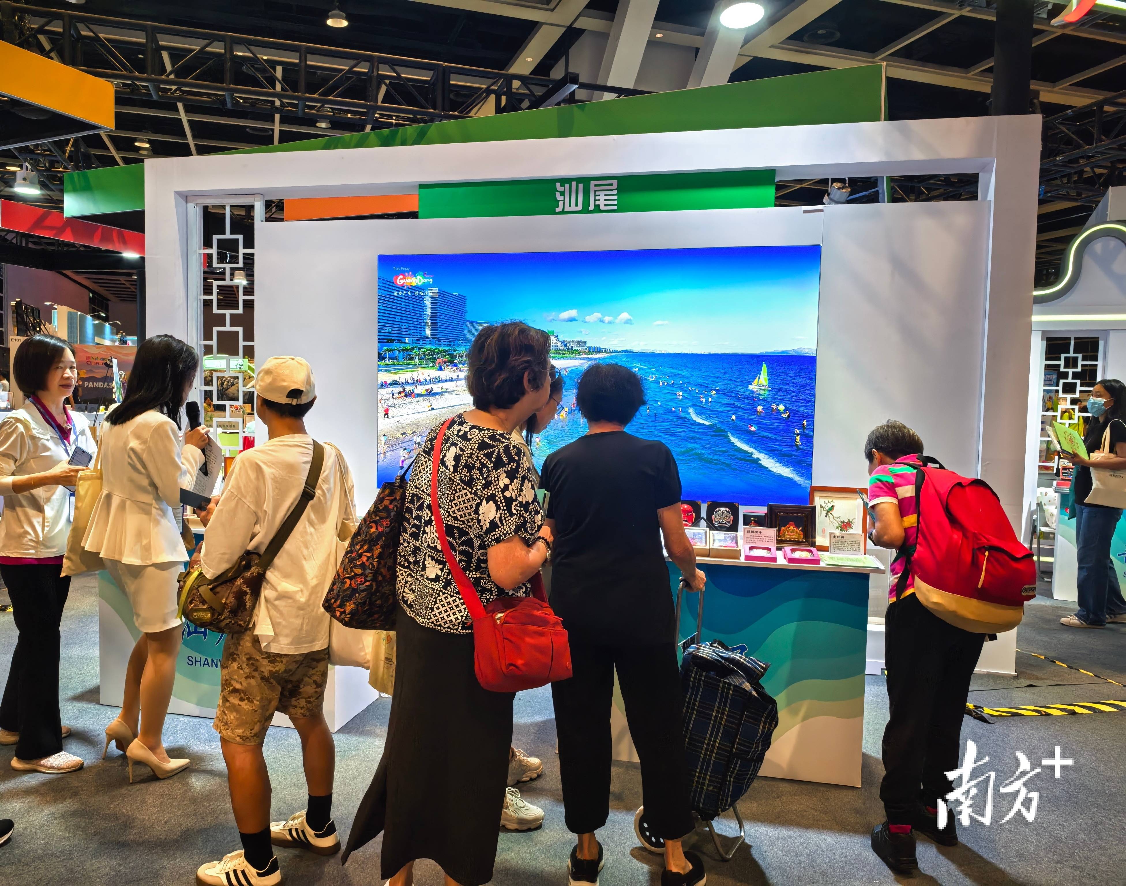 国际文旅展贸城_杨旭文亮相釜山影节_