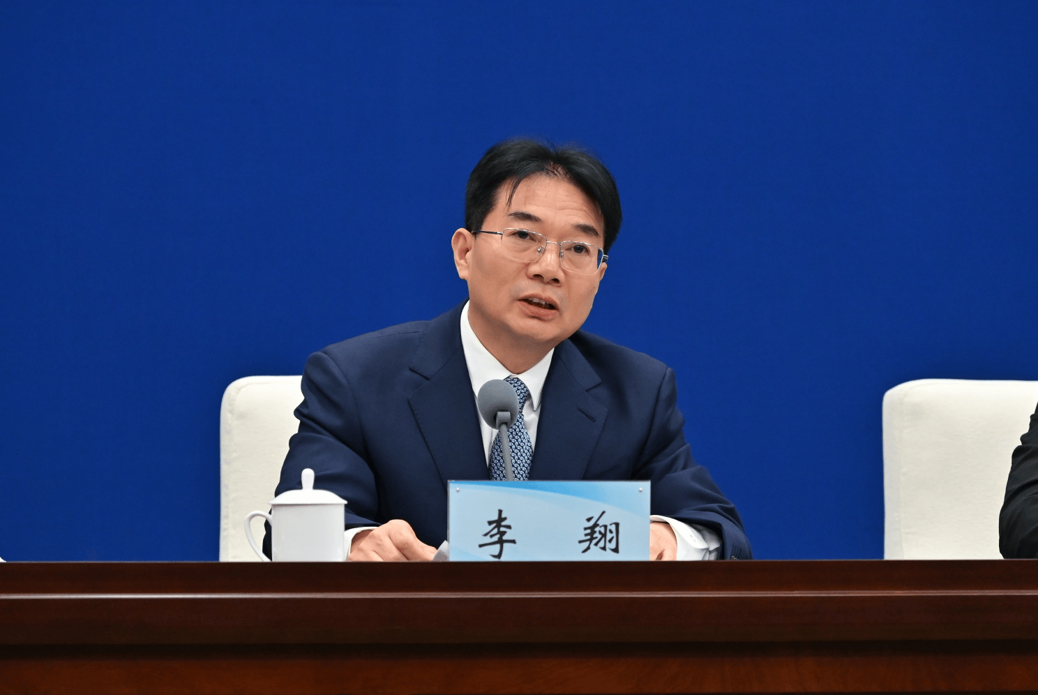 河南省加快机器人、具身智能等产品创新，到2027年引育人工智能领军企业10家