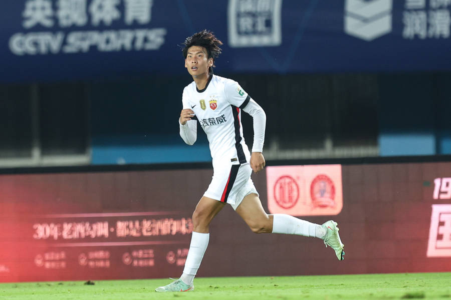 中超补赛上海海港3-1胜河南，双新星闪耀助球队客场告捷