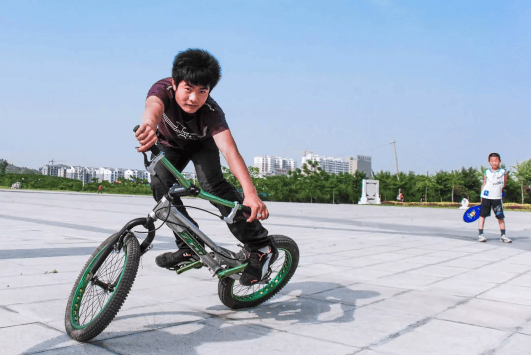 16年前在嘉祥石雕广场上玩酷的追风少年,你们还好吗