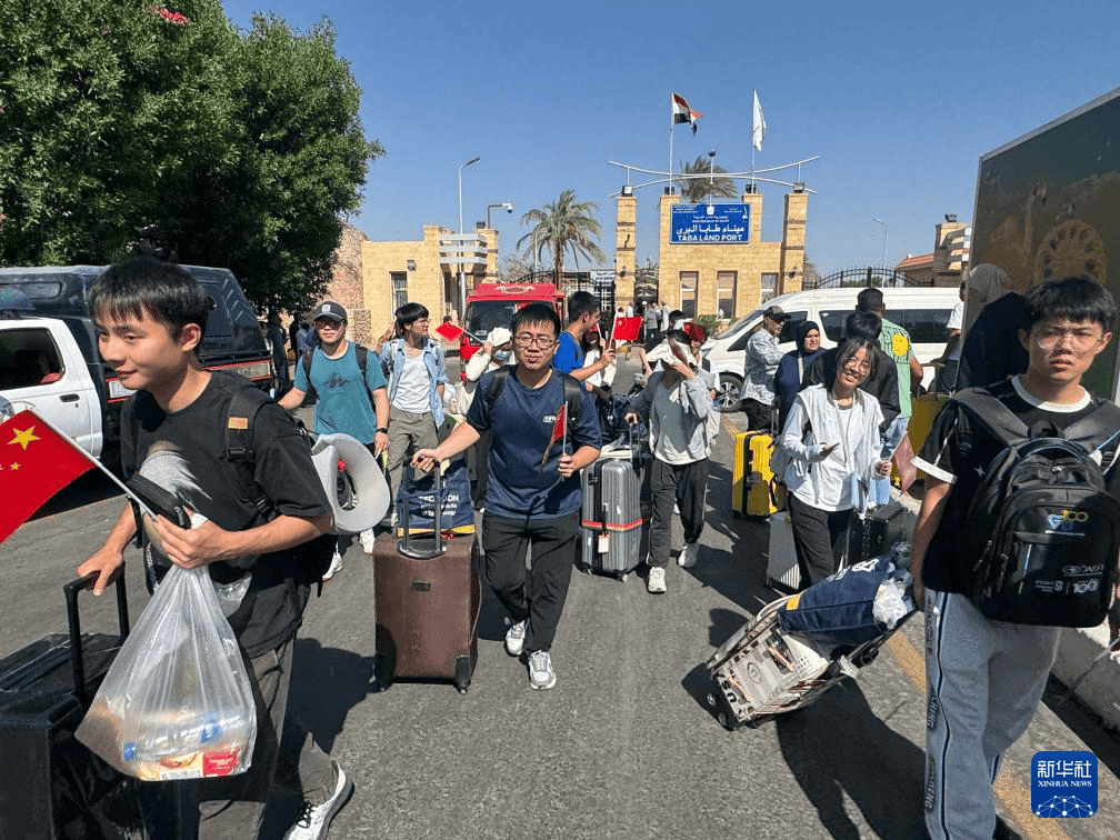 上百名在以中国公民撤离至埃及境内 -华闻时空