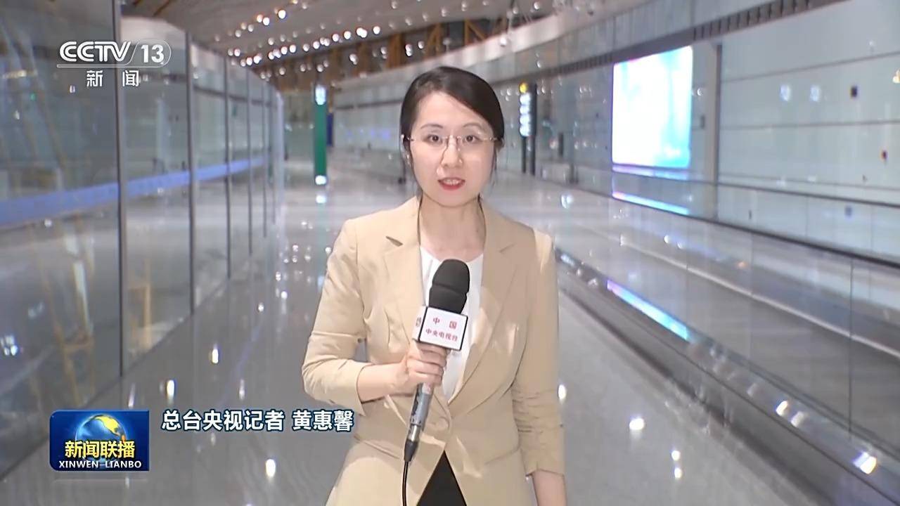 总台央视记者 黄惠馨:未来,外交部及有关使领馆将继续全力以赴,协助