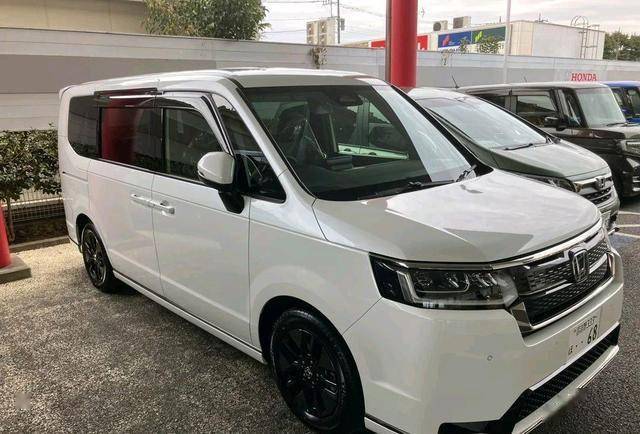 本田家庭版奥德赛亮相，取名STEPWGN，混动配侧滑门