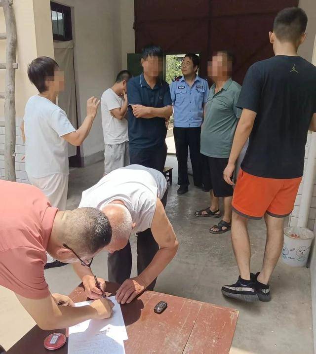 周至公安:邻里地界引纠纷 民警调解促和谐