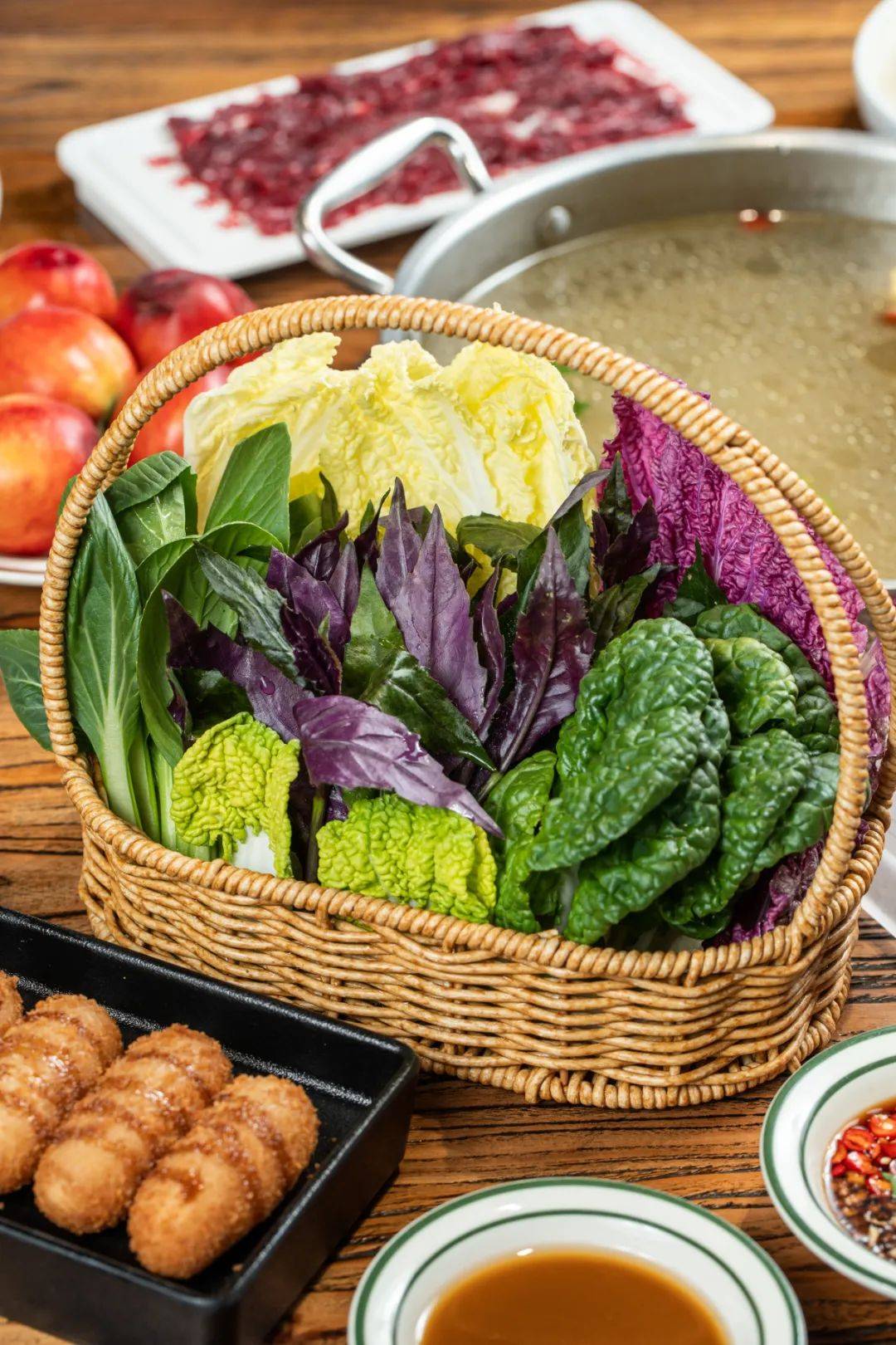 蔬菜拼盘·品种多样一次满足最近还可以吃到麻辣小龙虾喔~配上啤酒