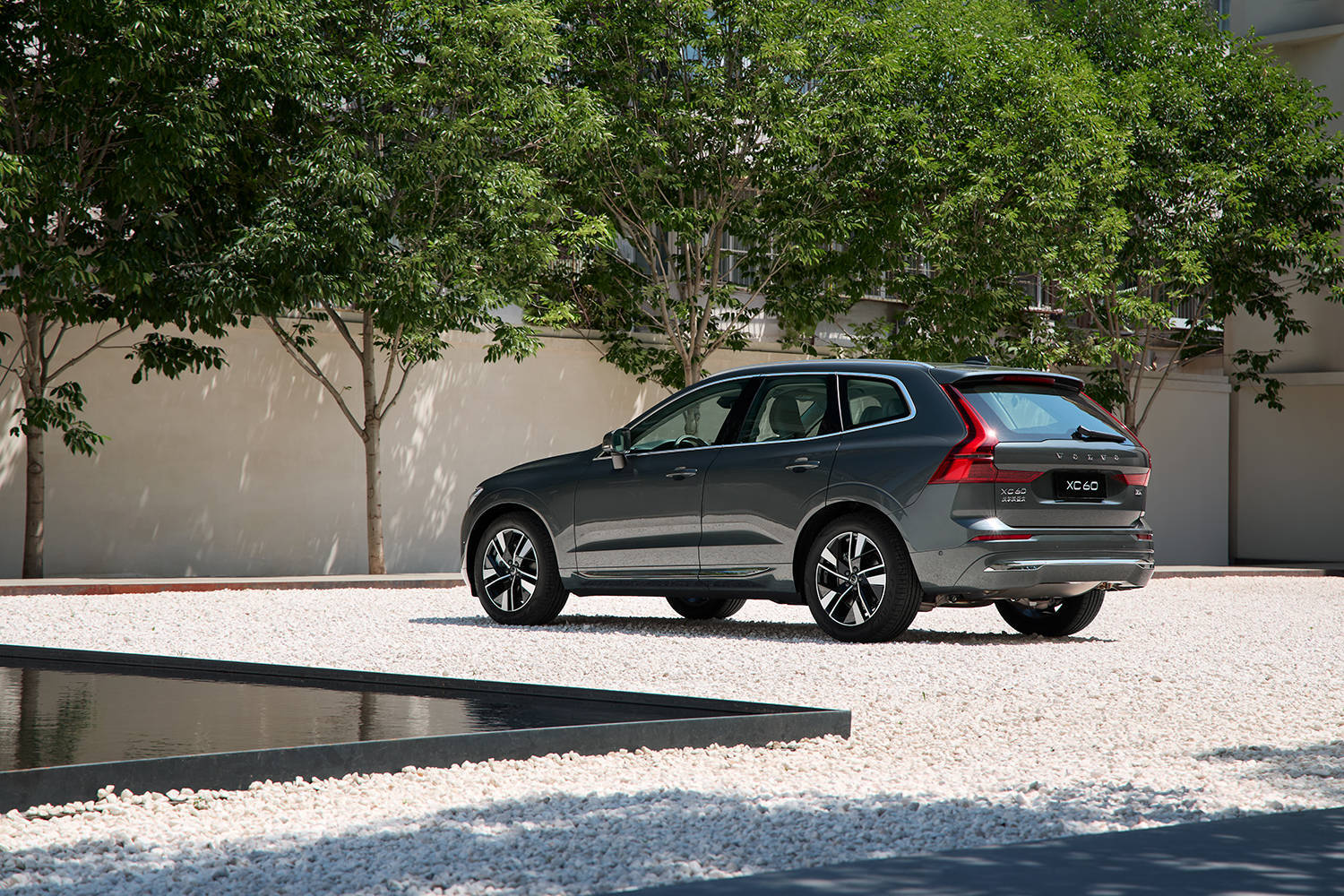 新款沃尔沃XC60上市，售价25.49-43.49万元，外观内饰全面升级