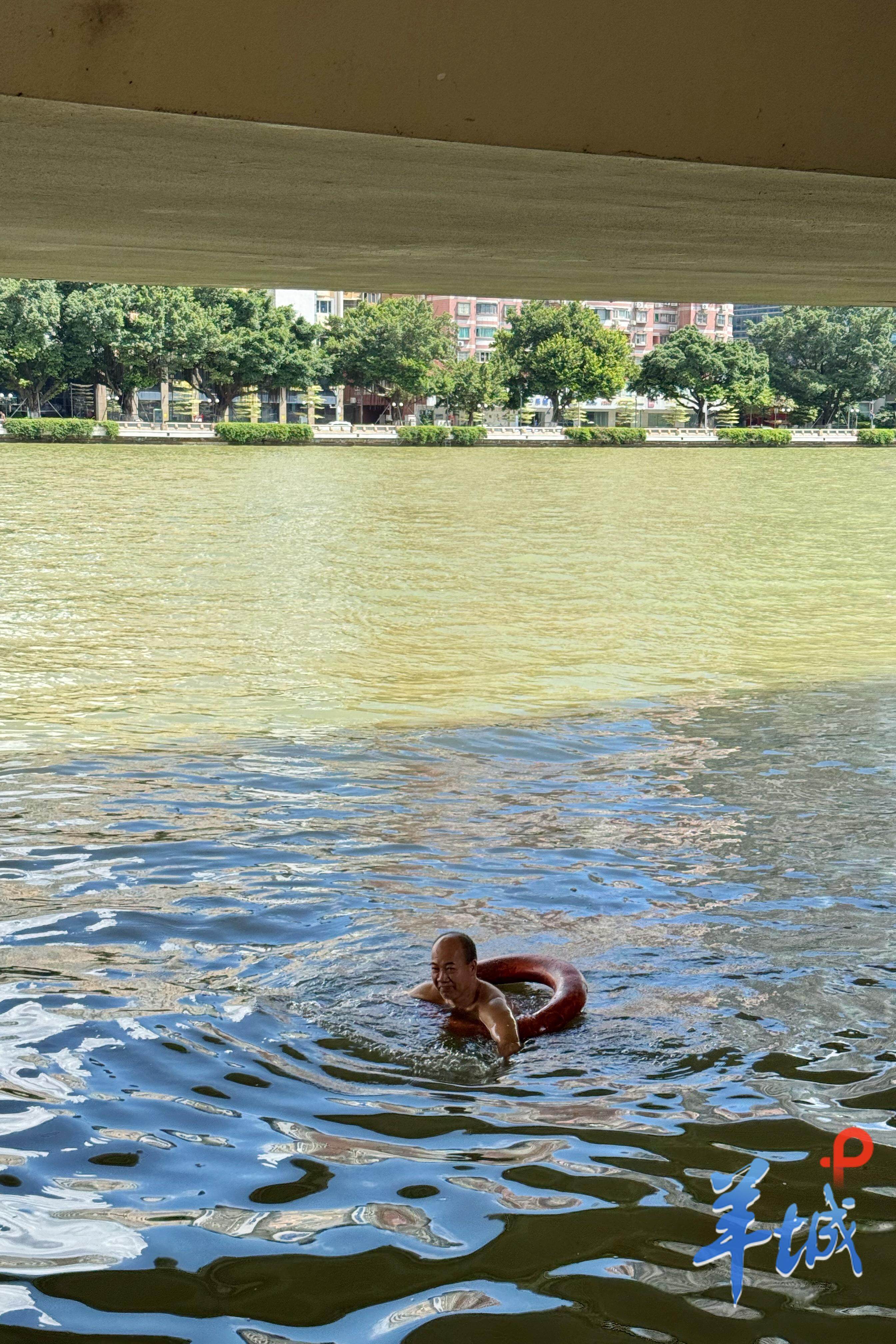 珠江水满, 市民畅泳消暑需注意安全