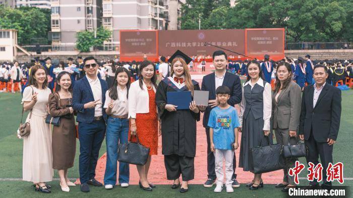 东盟学子广西结业：老挝女孩圆医学梦 印尼兄妹盼归国创业