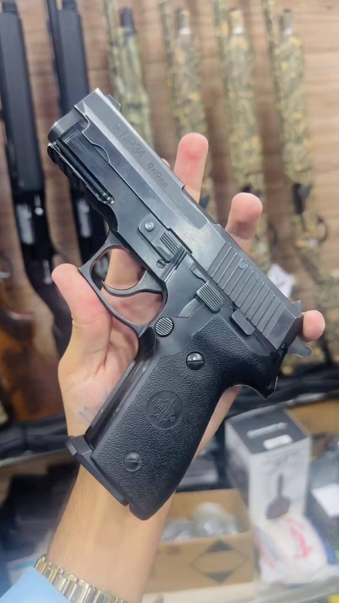 北方工业np34半自动 仿制西格绍尔p228 设计强调可靠性和易维护 武器