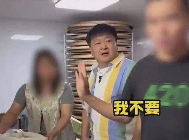 女主是被大佬们氪大的:演员洪剑涛杭州喝茶，店员要价100元一杯且态度恶劣，官方回应