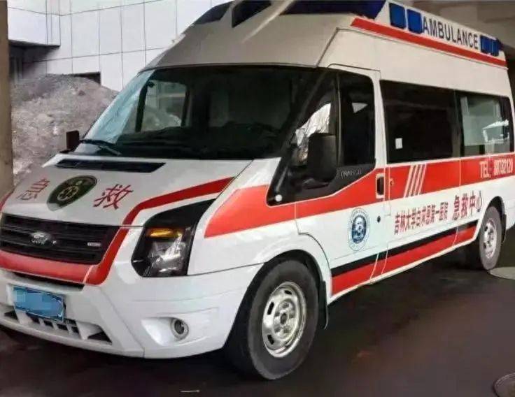 吉林一女孩在“黑救护车”转运途中死亡，家属：错误注射头孢过敏、服务区停车吃饭耽误半小时！最新回应→
