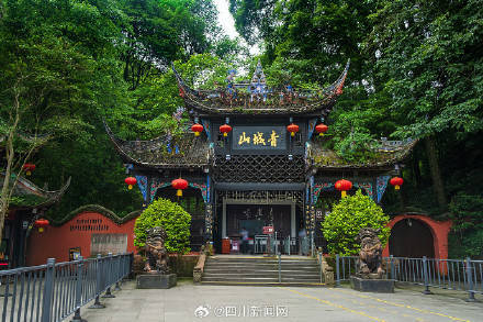 避暑游火热 成都加开多条至黄龙九寨青城山方向列车