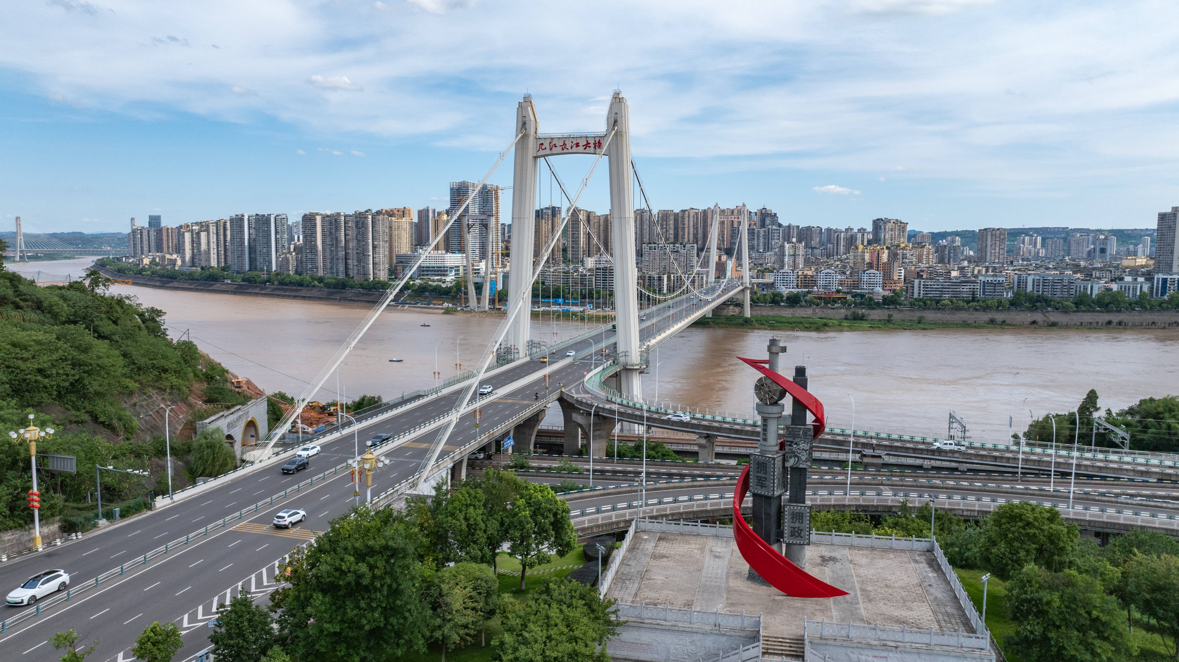 中国之城重庆江津崖壁间生长的城市森林