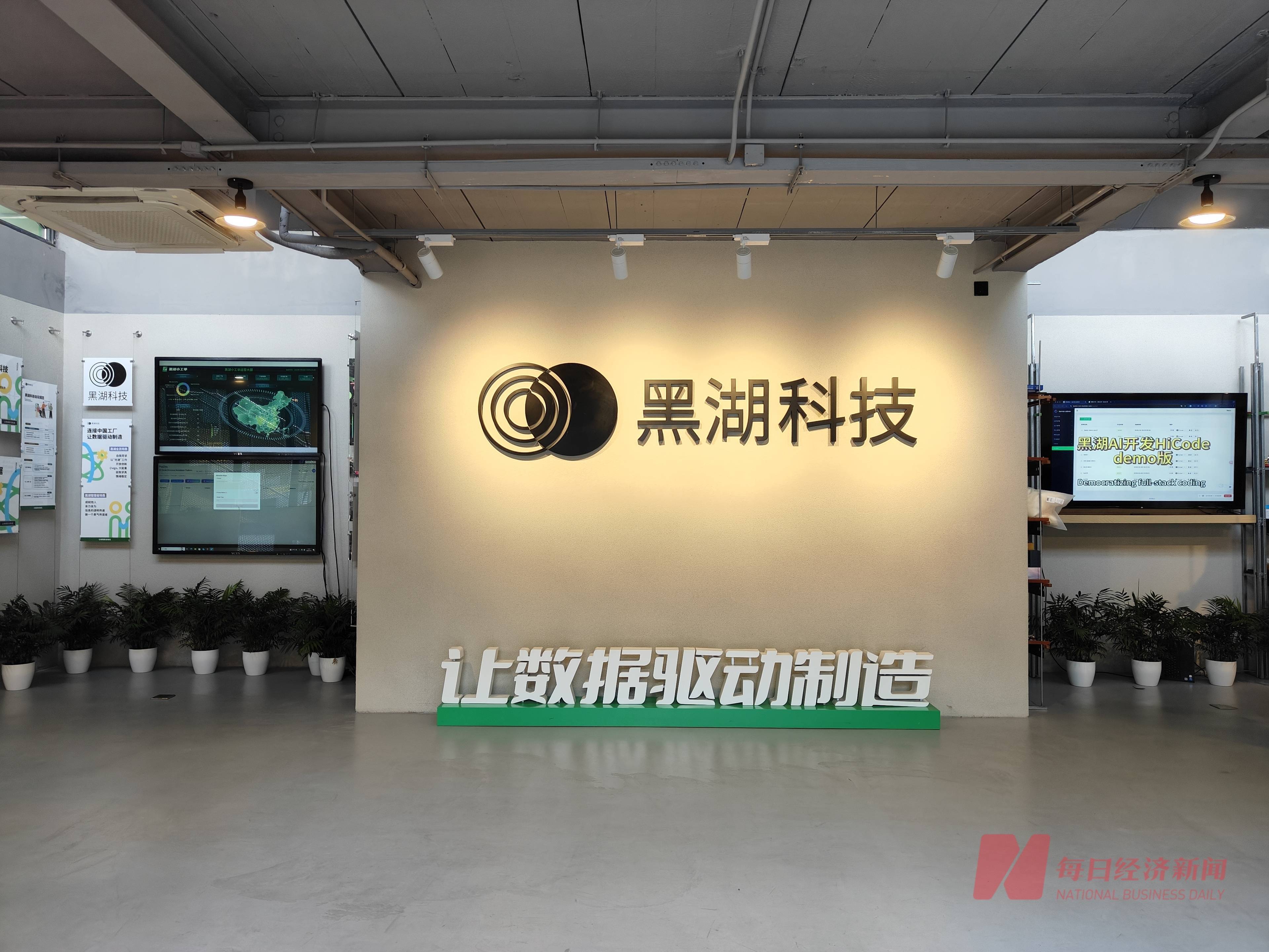 “WAIC 2025”前瞻：机器人打鼓剥蛋、智能体需求爆发、柔性智造浪潮涌现⋯⋯