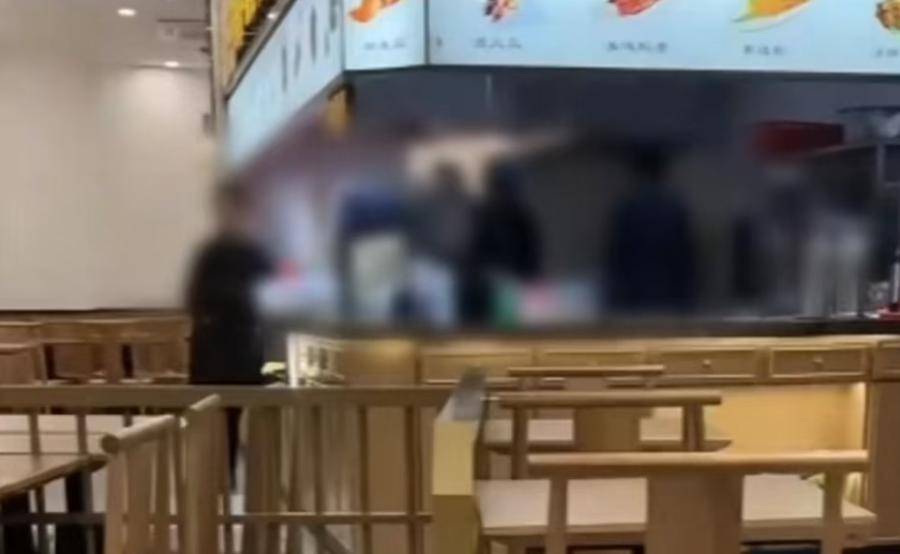 知味观餐厅吃小笼包时发现"老鼠屎" 食客崩溃:快吃完才看到(图2)