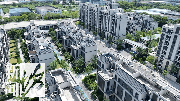 上海一别墅小区没有顶？业主傻眼，开发商：按图纸盖的