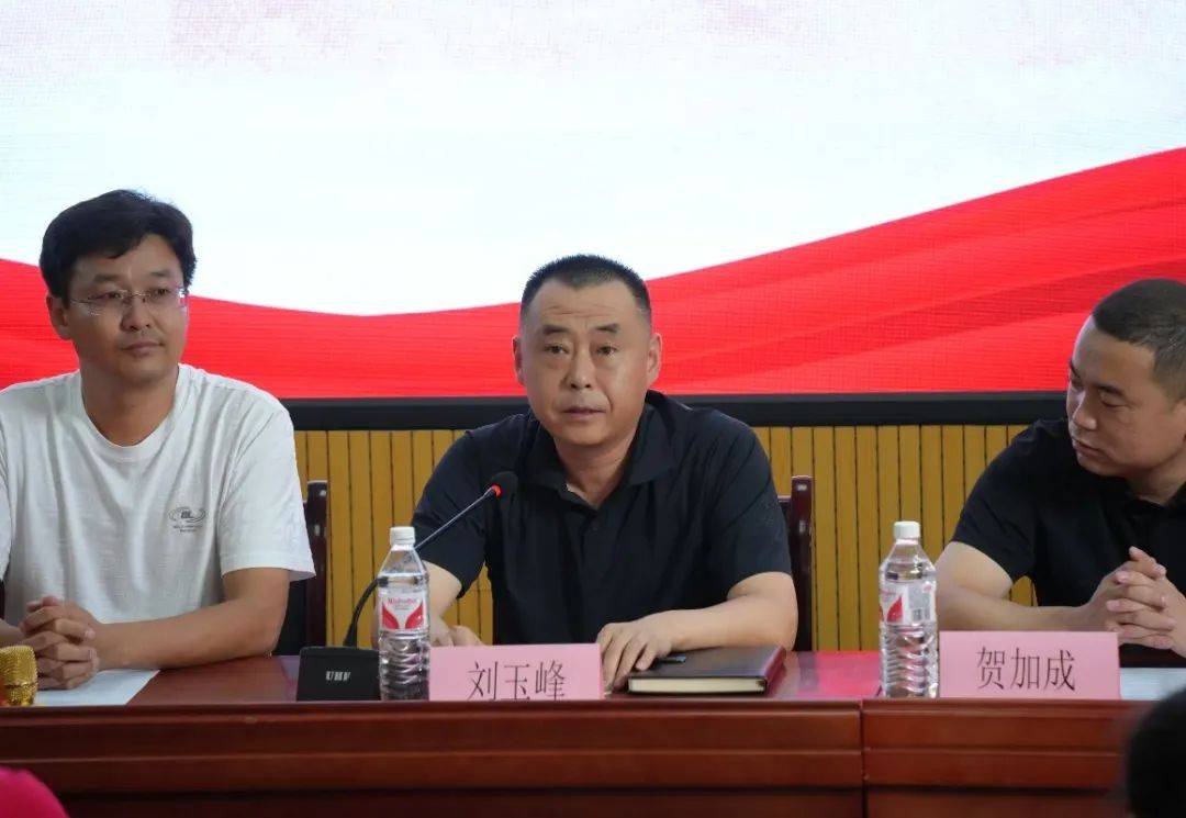 榆林市横山区教体局副局长刘玉峰同志在讲话中对西安科技大学高新学院