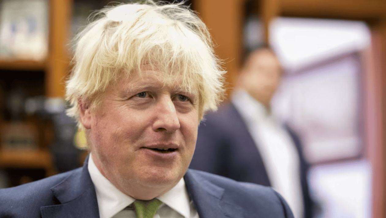 英国前总理约翰逊（Johnson）接受了英国媒体的采