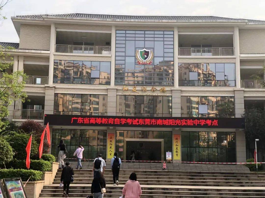 在检查室外，未完成的“自我梦”