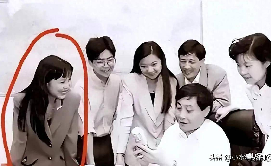 网友修复了杜建英老照片，非常漂亮看了会心动，难怪老宗把持不住