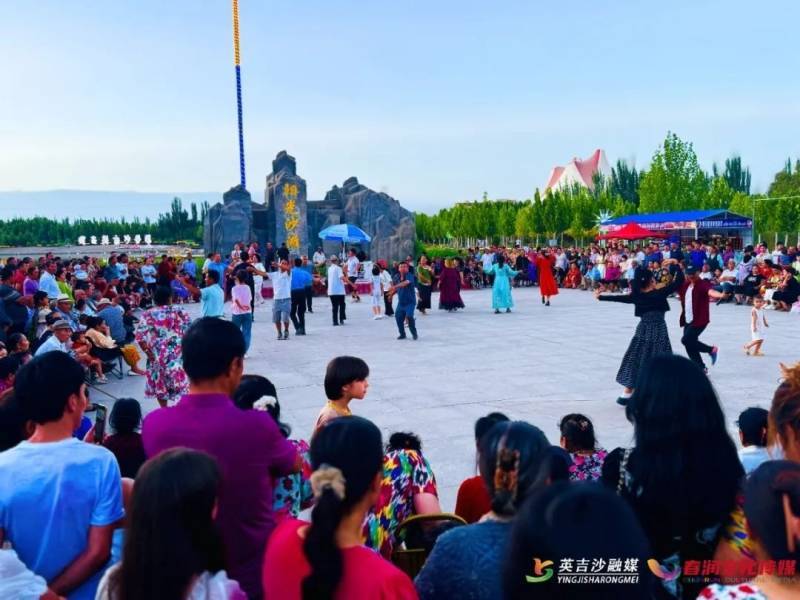 图片[2]-品尝美食、欣赏歌舞、号脉开方……新疆夏日夜经济 多彩体验与新活力 -华闻时空