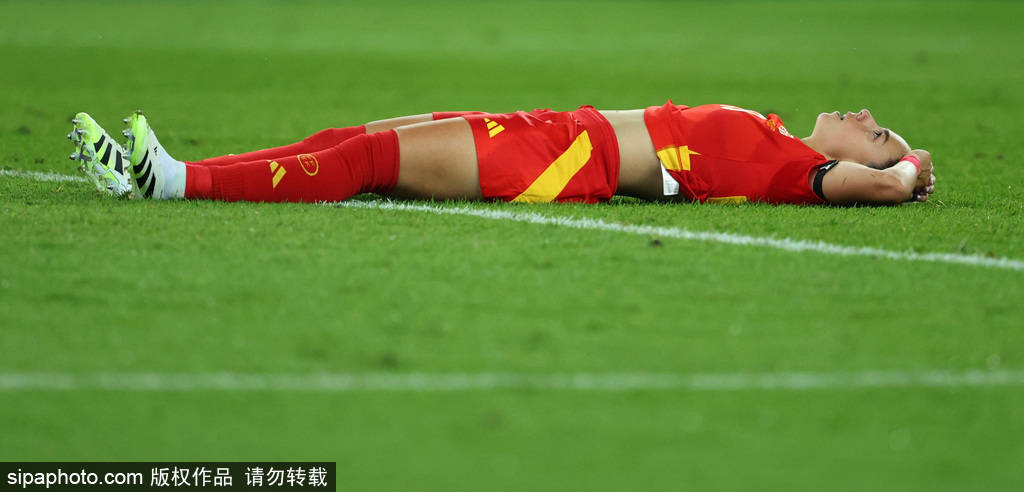 西班牙女足半决赛史诗之夜：那些未被捕捉的庆祝瞬间