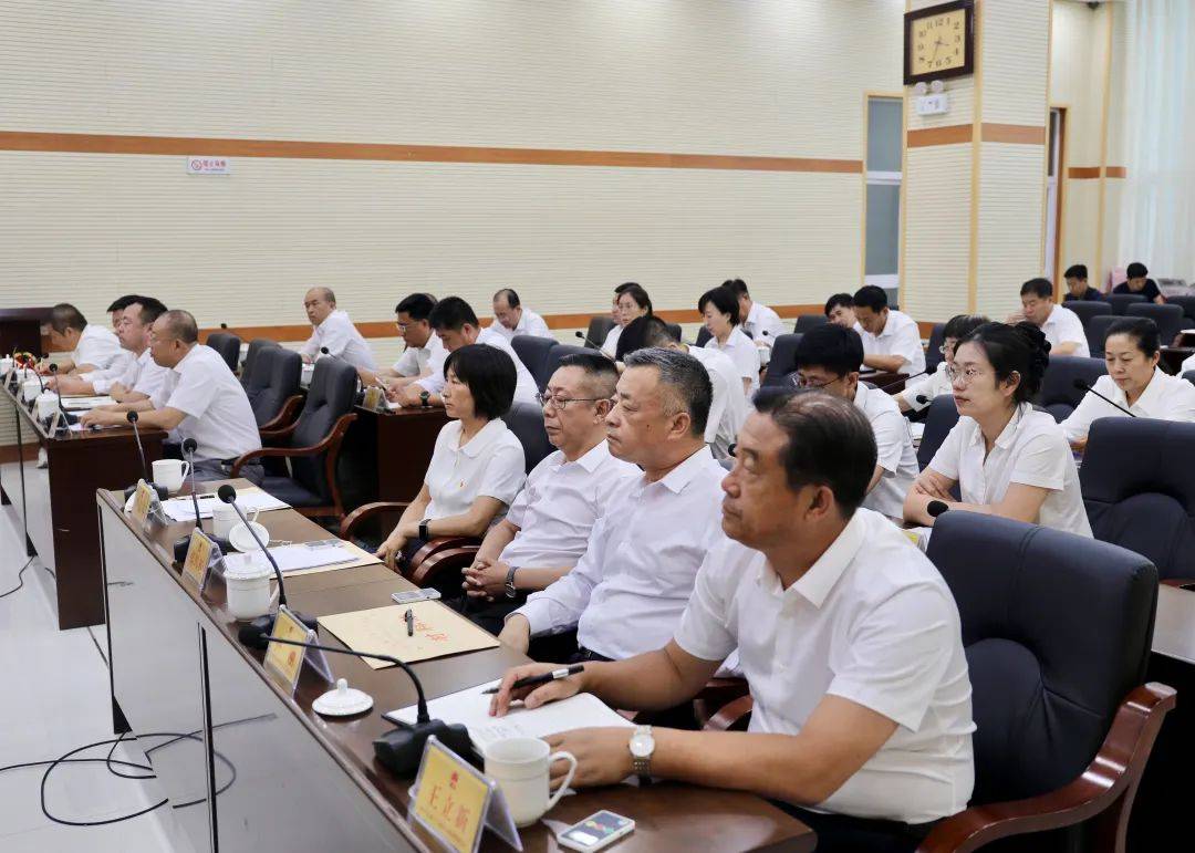 县十八届人大常委会举行第三十六次会议