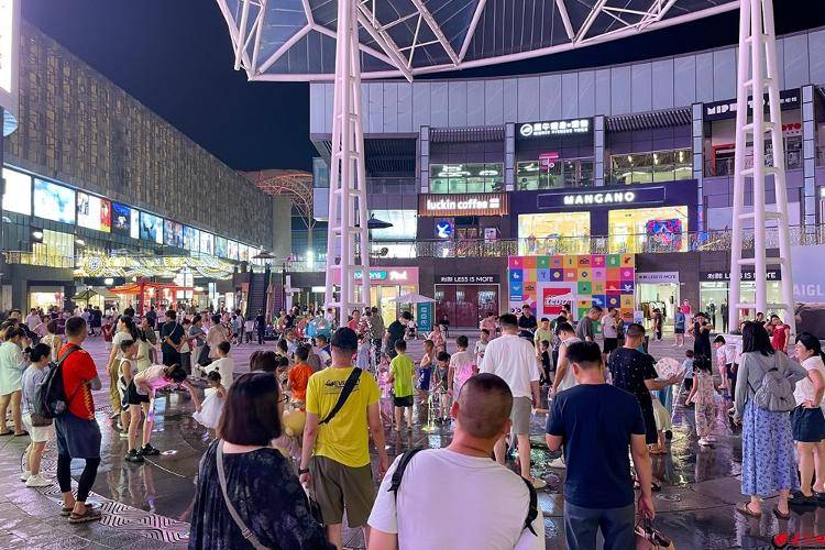 第35届青岛国际啤酒节西海岸会场·嘉年华分会场盛装启幕，第二届嘉年华美食啤酒季点燃夏日激情