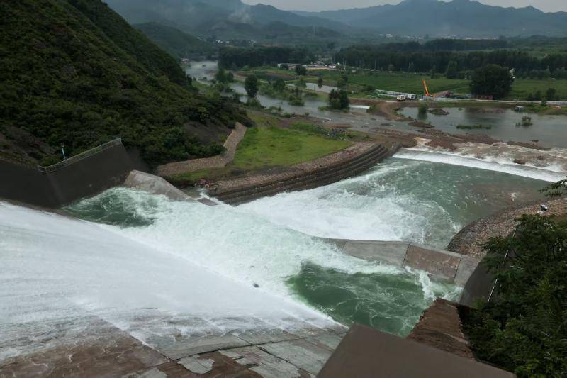 密云水库拦截上游全部洪峰 最大泄流量目前已经达到300立方米