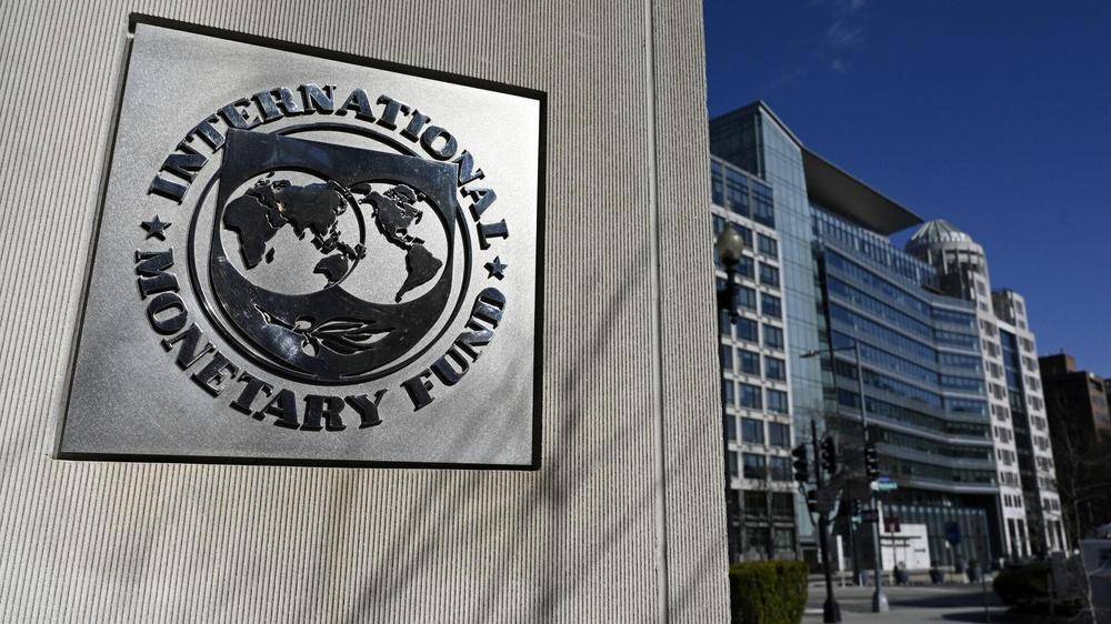 IMF上调全球增长预期 呼吁减少贸易壁垒