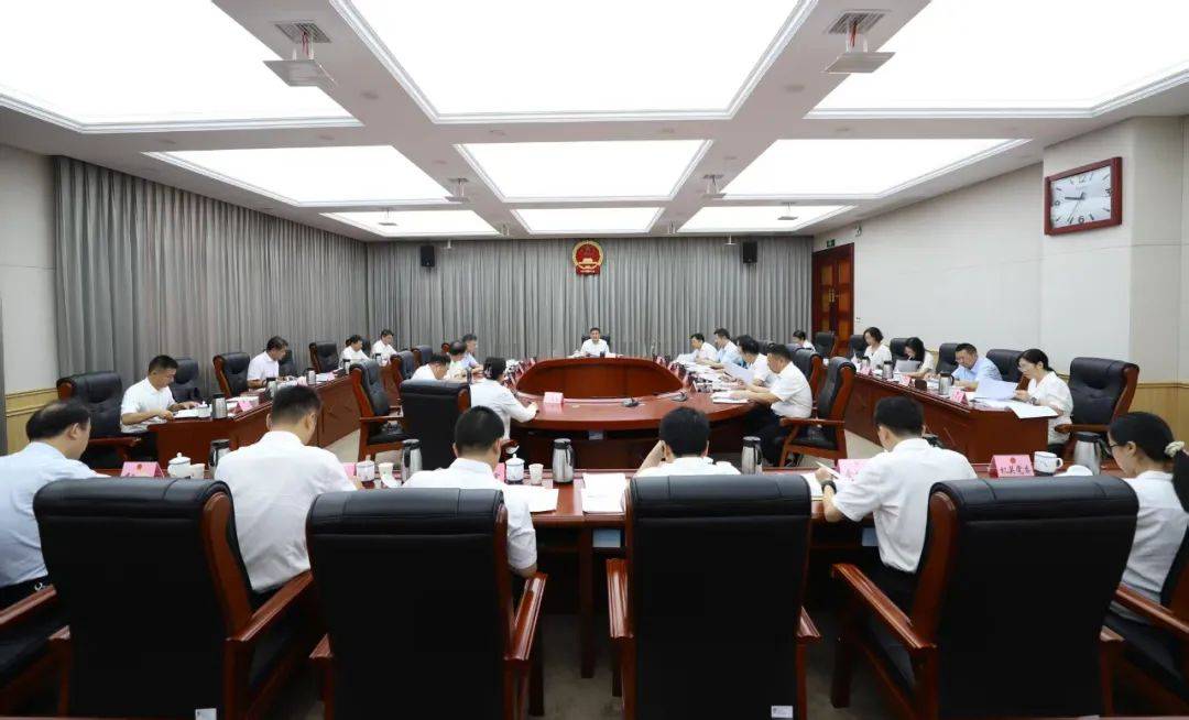 市十六届人大常委会第七十六次主任会议召开 李镇发主持