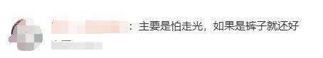 女星李晟因“豪迈岔腿坐”引热议，本人回应：咋啦，女人不能这么坐吗？
