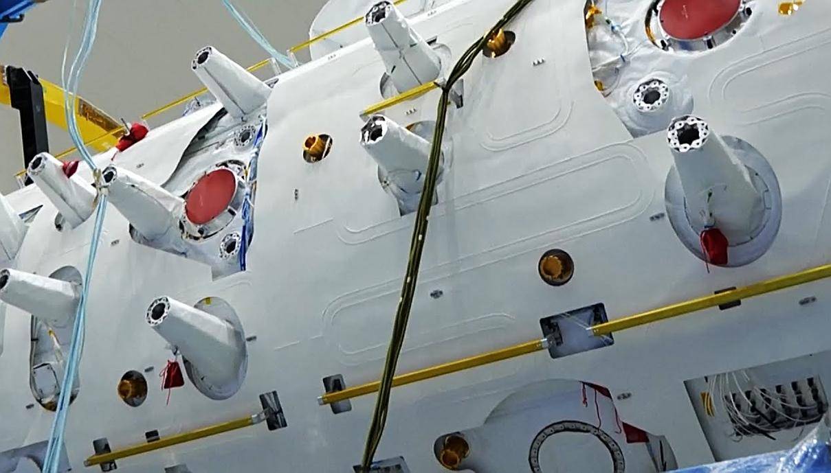 原创             技不如人？中美卫星拍对方航母，美国的一清二楚，为啥中国很模糊