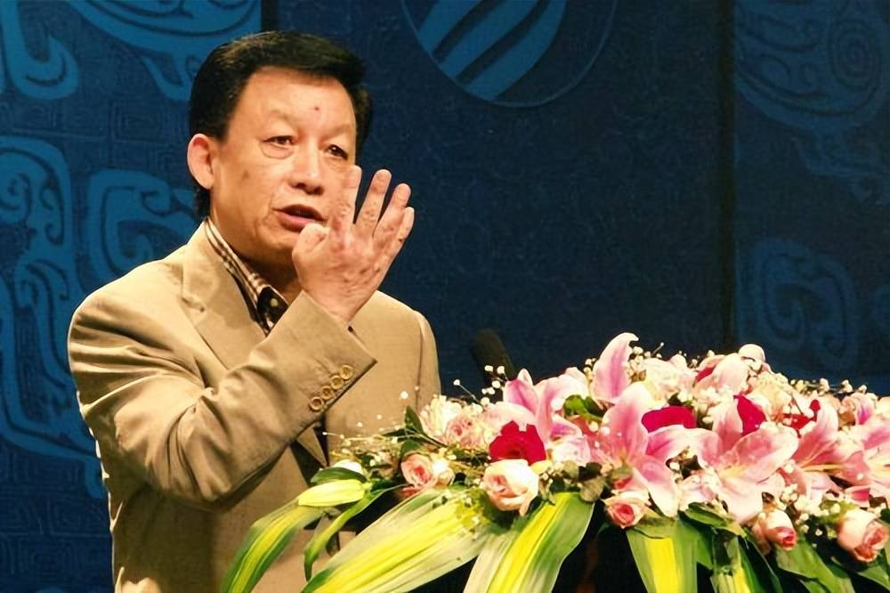 释永信和易中天同框，奉承他是大菩萨，易大师回应一个举动一句话