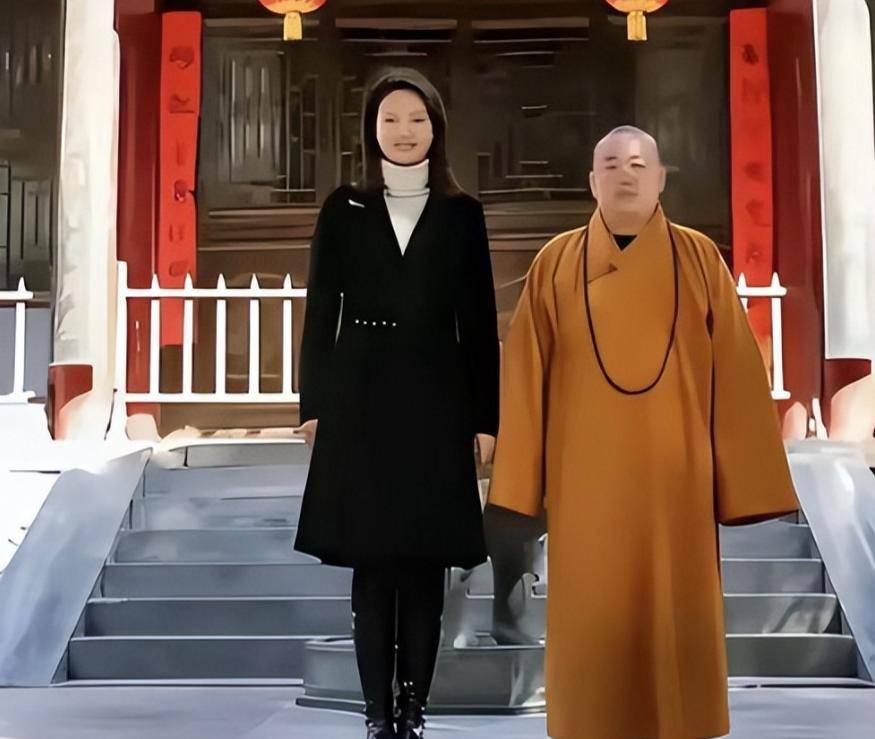 恶心一幕发生！释永信刚被带走调查，央视主持刘芳菲就受到了牵连