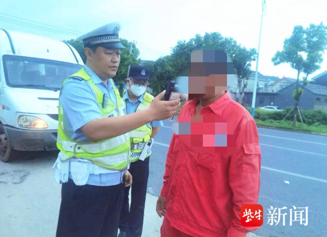 部分司机认为面包车的“优势”就是超员混载，扬州开展面包车安全“黎明行动”