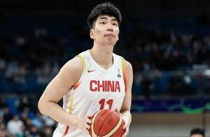 双核中锋留洋,两大中锋守家,男篮内线招牌一直在_嘉豪_胡金秋_周琦