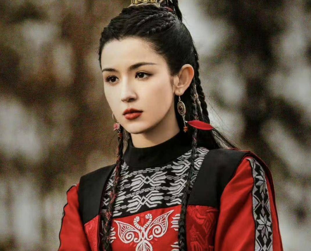 在剧中哈妮克孜饰演的人物为"依火",设定上是一个敢爱敢恨且不羁于