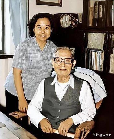 _两任妻子郁郁而终，6子女恨他到死，独活93岁为何无一人送终？_两任妻子郁郁而终，6子女恨他到死，独活93岁为何无一人送终？