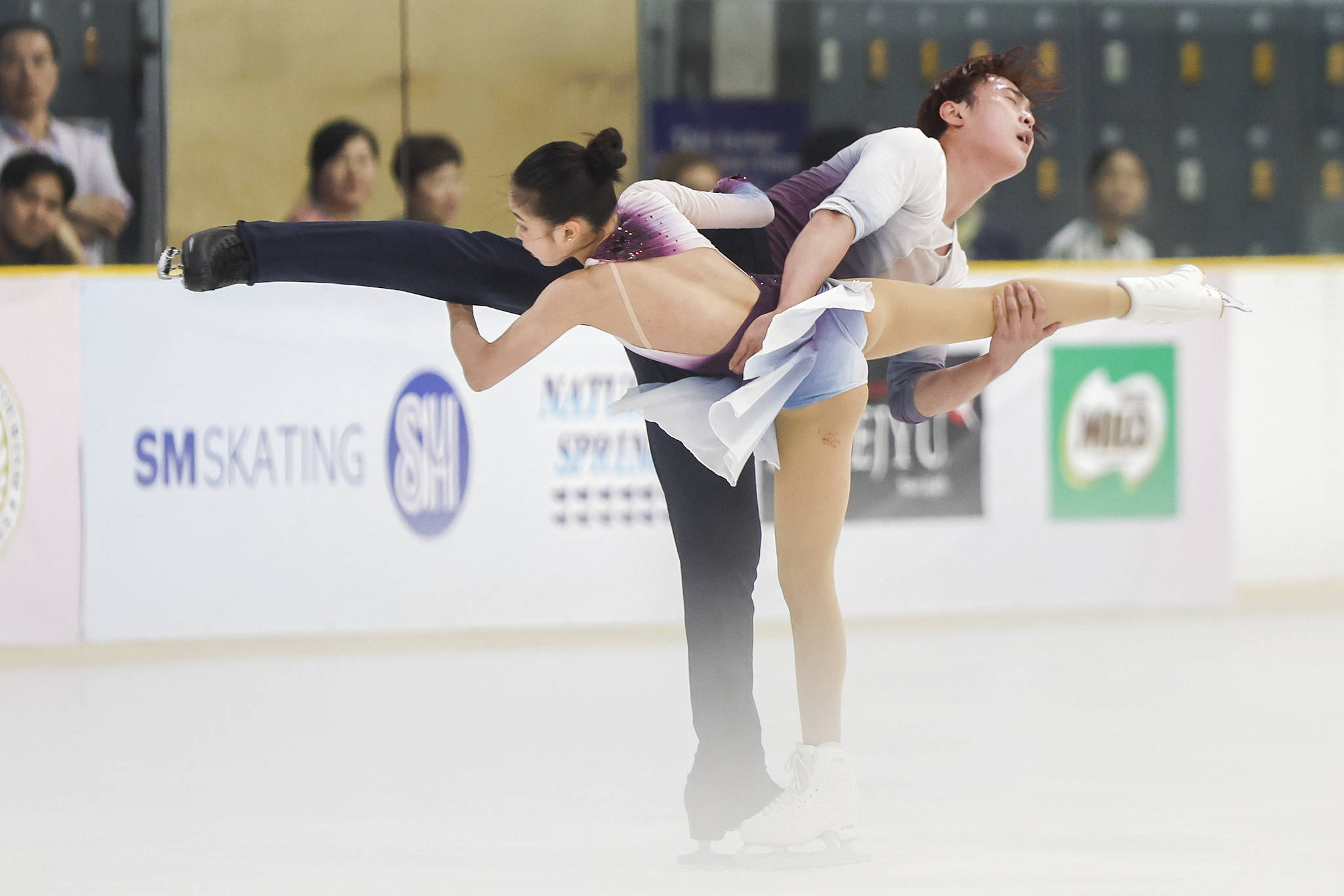 —亚洲公开赛:张嘉轩/黄一航获双人滑冠军