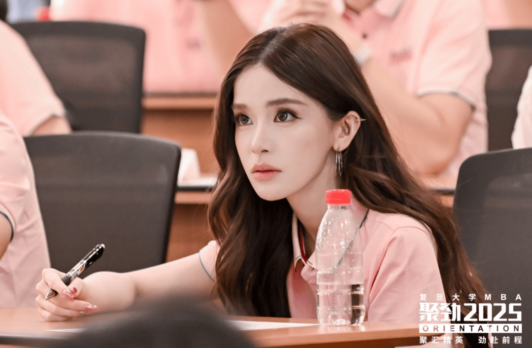 图片[4]-百万粉丝网红“迅猛龙特蕾莎”正式入学复旦，直言“不想跟同学社交，占用休息时间” -华闻时空