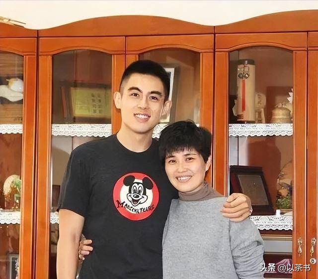 郭凯敏二婚老婆露面，长相惊艳身份厉害，儿子原来是我们熟悉的他