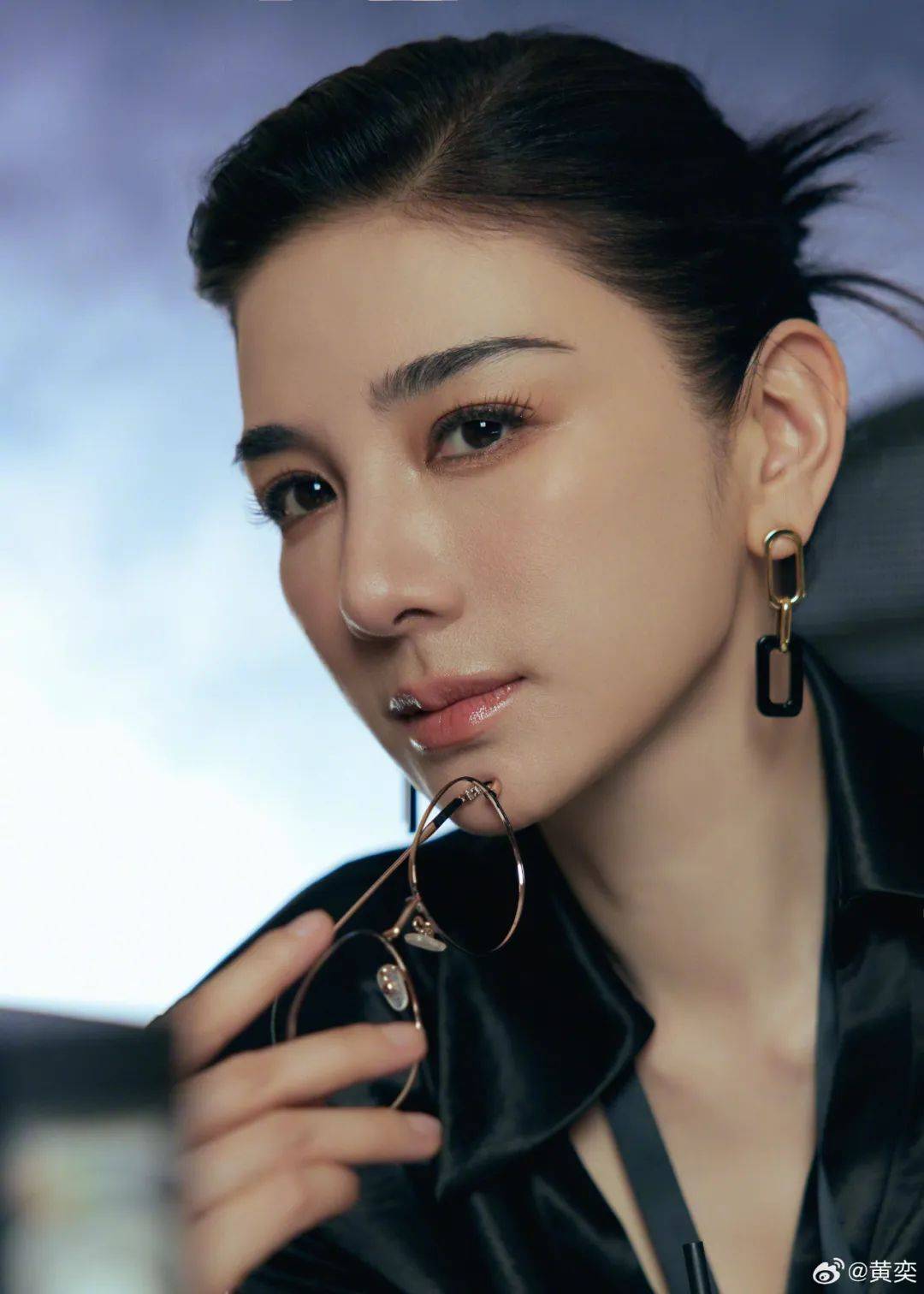 12岁女儿被抵制出道，黄奕再回应：“我们位子让出来了，你上，请你上”