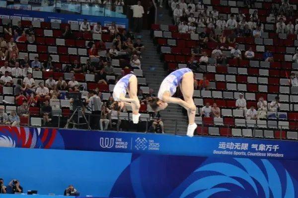 山西选手胡译乘张欣欣获世运会蹦床双人同步金牌