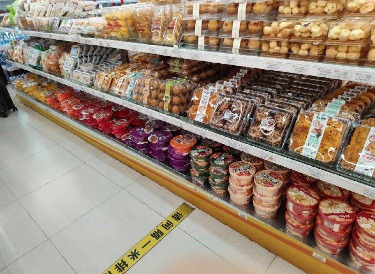 网友称广州东站内的商店已停售泡面，车站工作人员：确已全部下架
