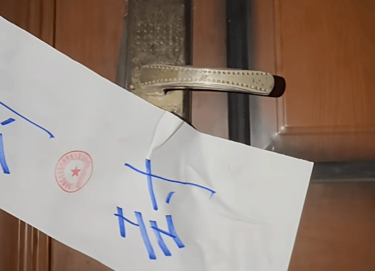一外卖小哥拍视频曝光，网友看吐！相关部门已介入：查封！下架！