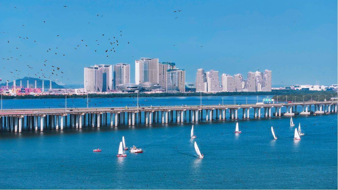 腾讯新总部“企鹅岛”预计下半年启用30%，未来可容纳超8万人办公，公共区域将面向公众开放