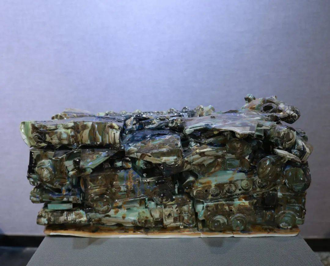 纪念中国人民抗日战争暨世界反法西斯战争胜利80周年主题陶瓷展在景德镇美术馆开幕