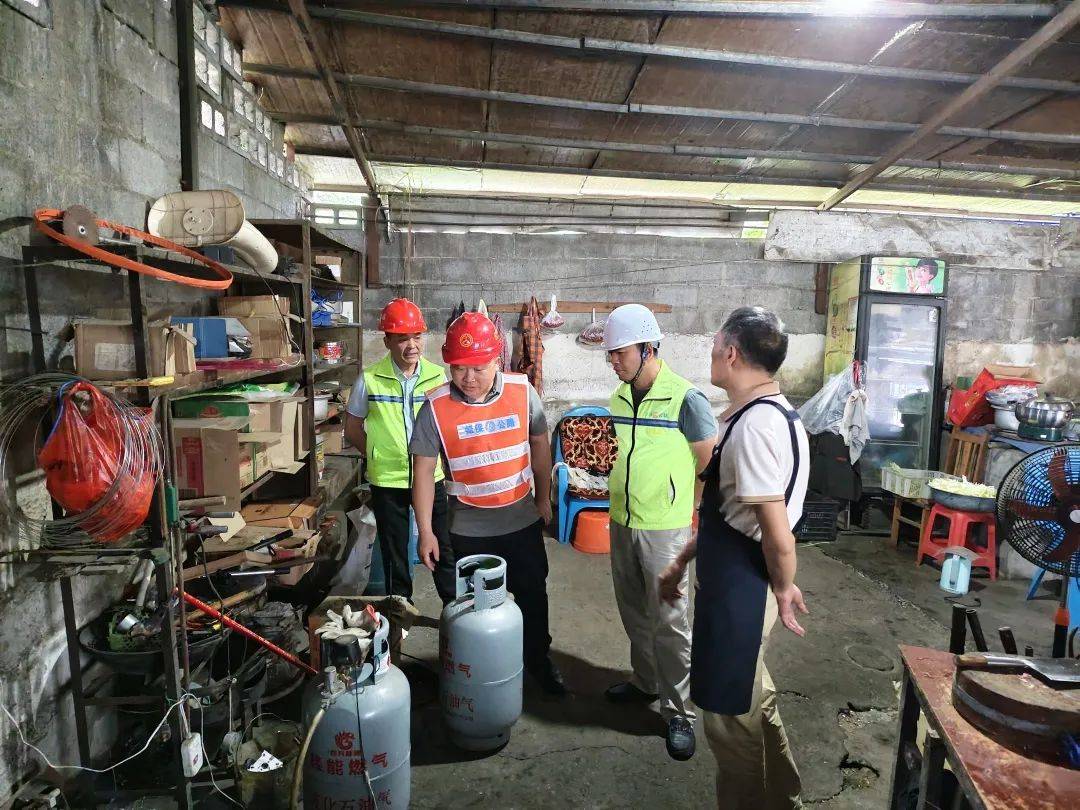 德保公路养护中心：高温下织密消防安全“防护网”