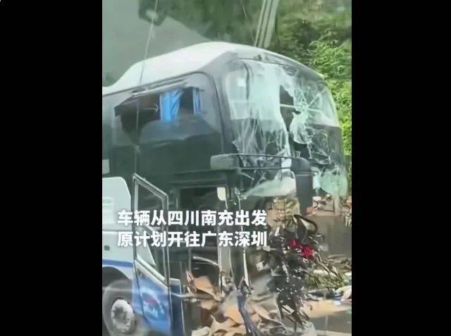 一客车侧翻致4人死亡！紧急提示→